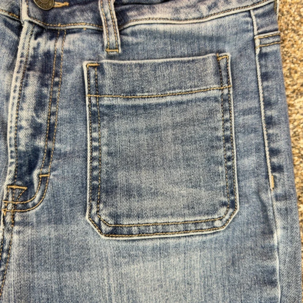 Hidden Jeans HD3785-M Womens 28 Cropped Flare Raw Hem Patch Pocket Blue Denim
